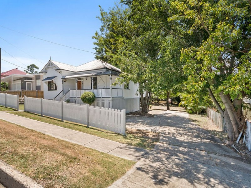 12 Blackstone Road, Newtown QLD 4305