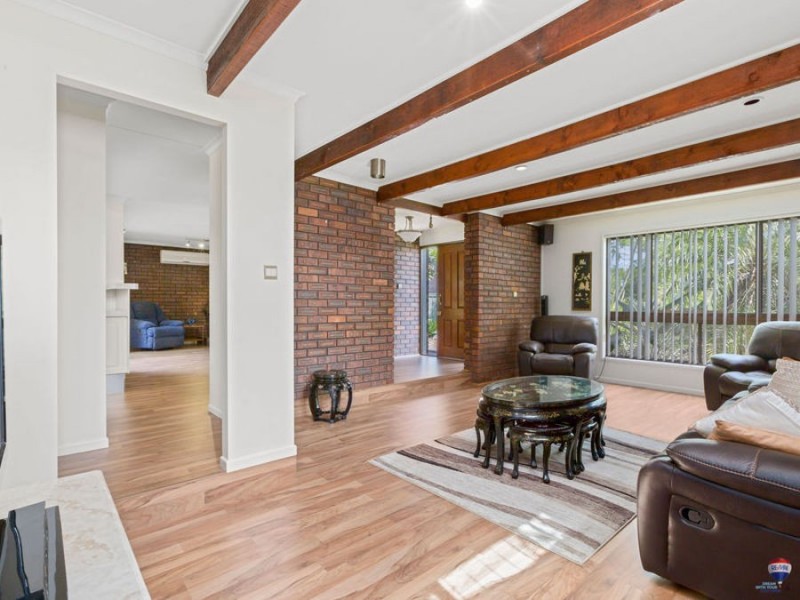 9 Apunya Close, Riverhills QLD 4074