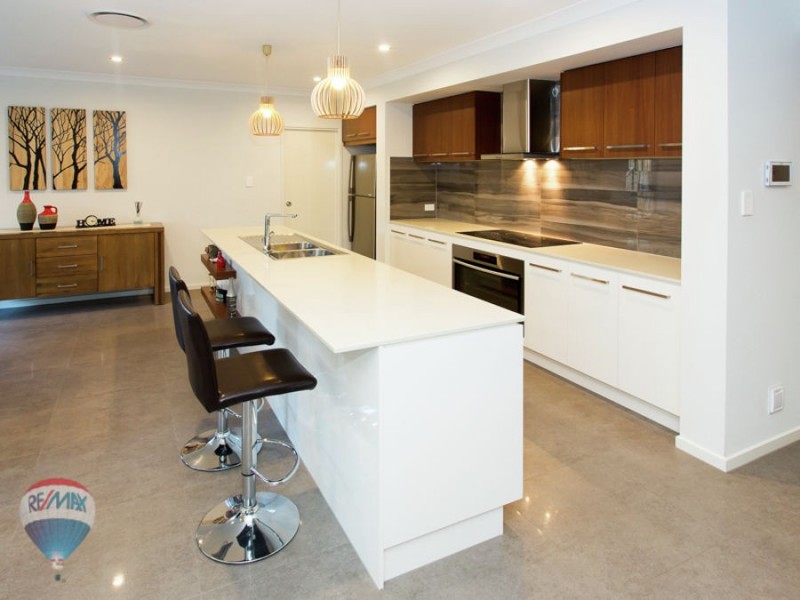 19 Plateau Place, Rochedale QLD 4123