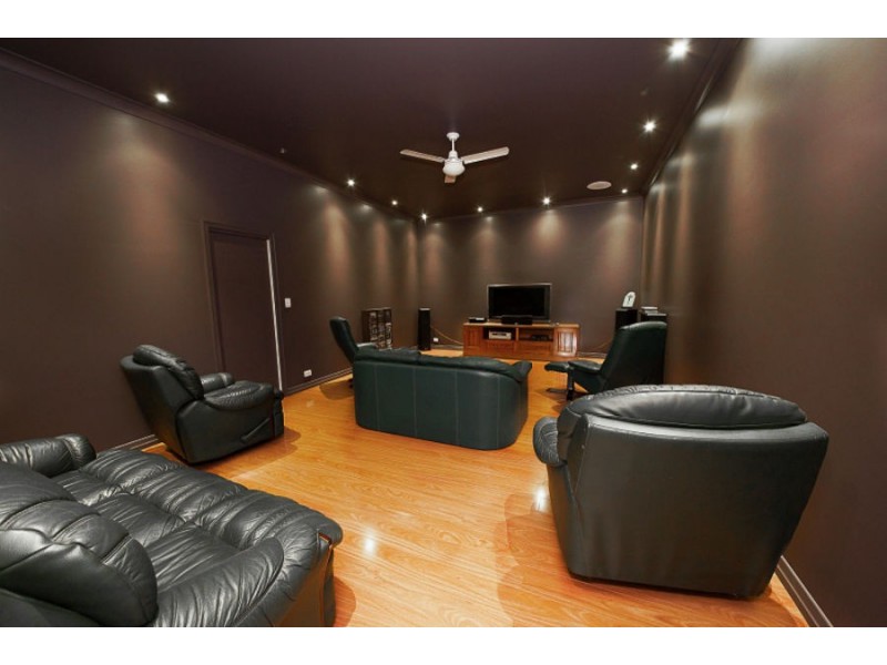 8 Seiler Court, Karalee QLD 4306