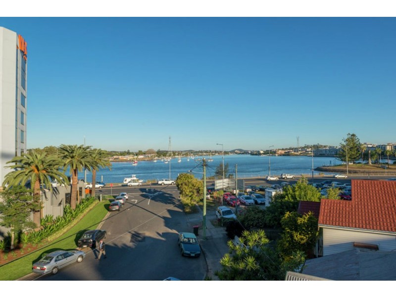 206/8 Hunt Street, Hamilton QLD 4007