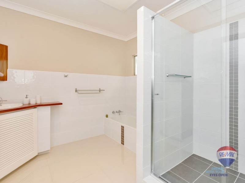 29 STUART STREET, Barellan Point QLD 4306