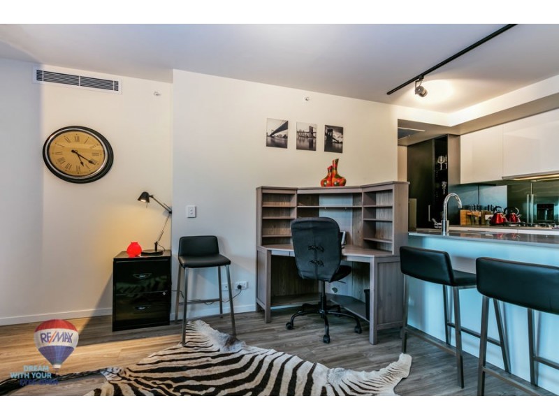 1084/9 EDMONDSTONE STREET, South Brisbane QLD 4101