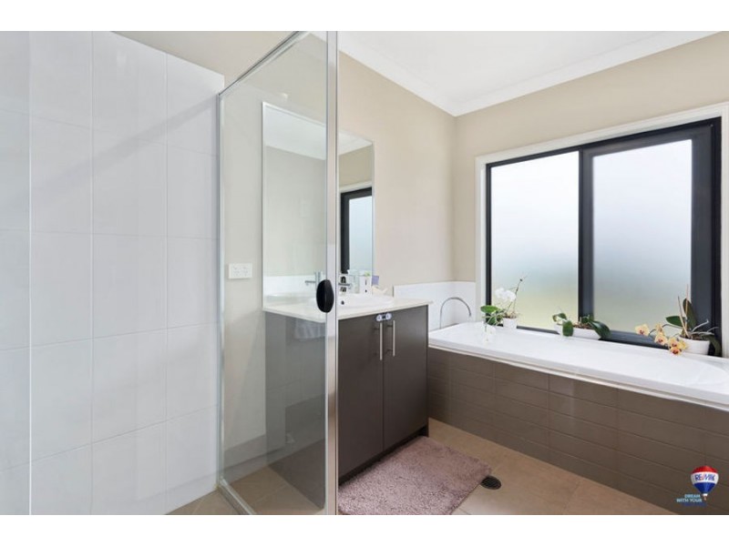 42 Waterfront Drive, Karalee QLD 4306
