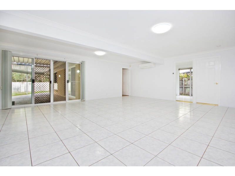4 Poinciana Crescent, Stretton QLD 4116
