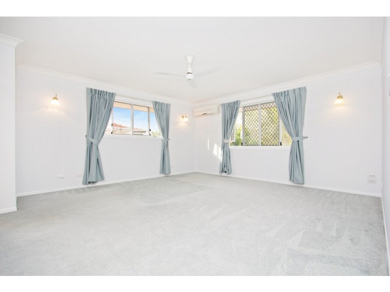 4 Poinciana Crescent, Stretton QLD 4116