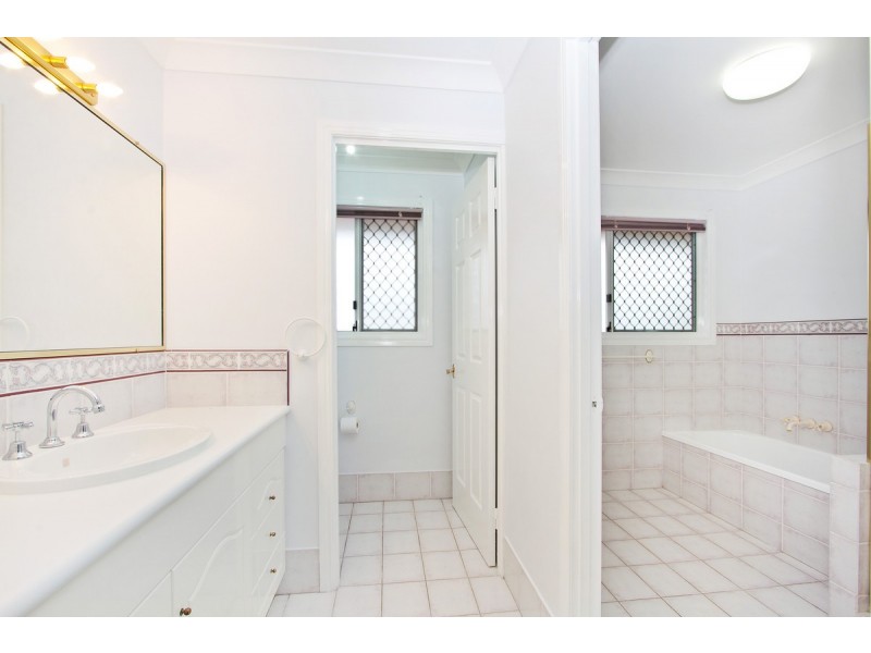 4 Poinciana Crescent, Stretton QLD 4116