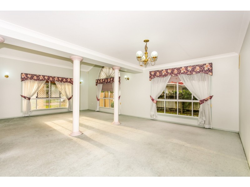 4 Poinciana Crescent, Stretton QLD 4116