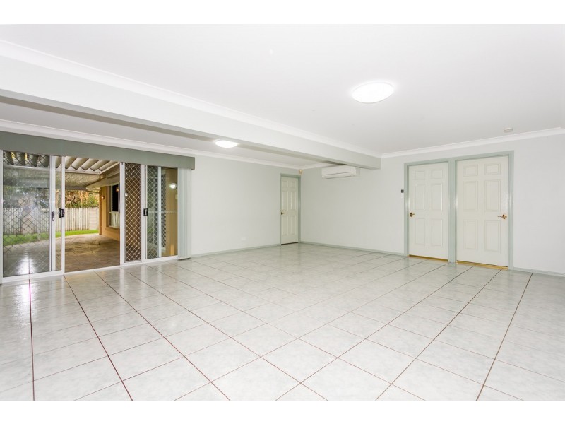 4 Poinciana Crescent, Stretton QLD 4116