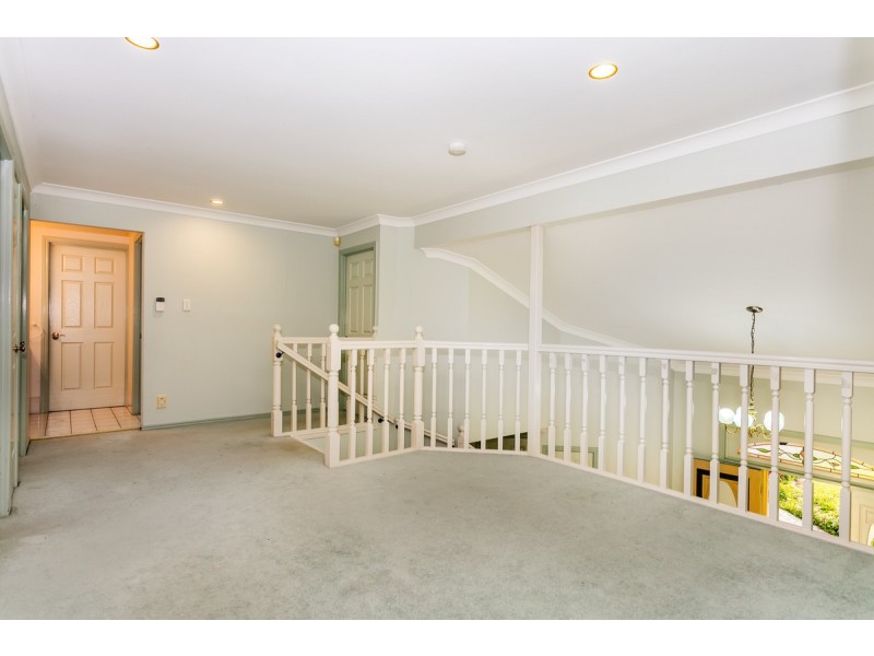 4 Poinciana Crescent, Stretton QLD 4116