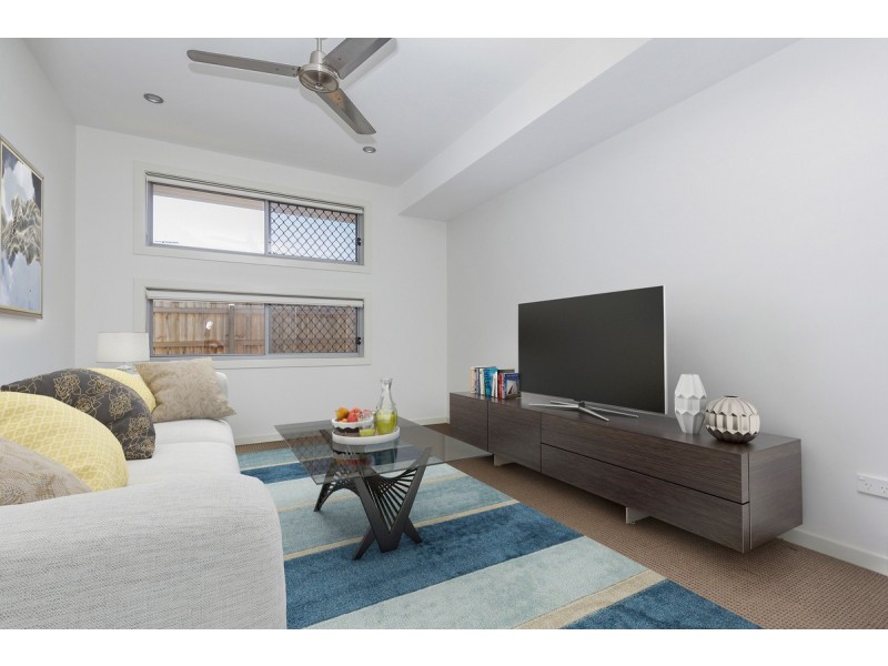 87 Bankswood Drive, Redland Bay QLD 4165