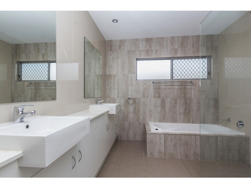 87 Bankswood Drive, Redland Bay QLD 4165