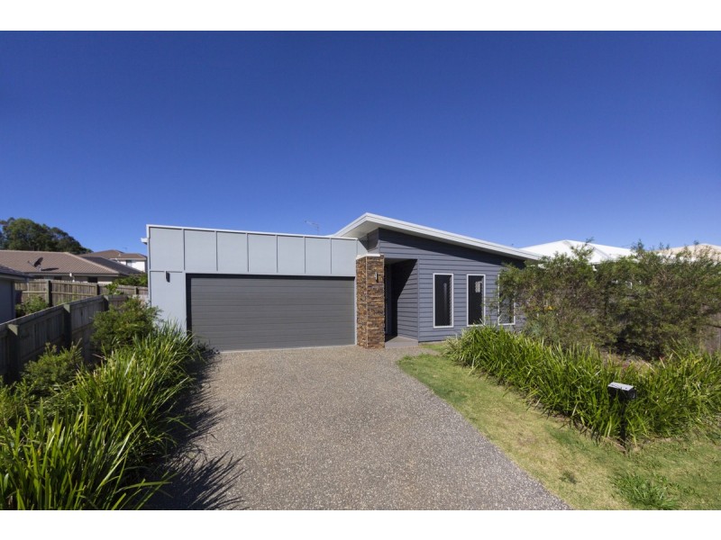 87 Bankswood Drive, Redland Bay QLD 4165