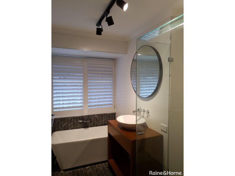 8 Royal  Drive, Pottsville NSW 2489