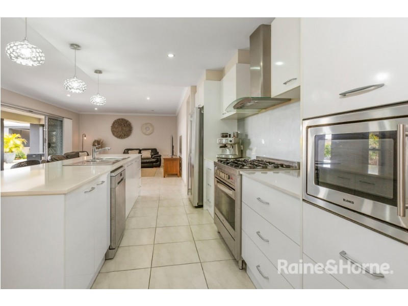 18 Toshack Place, Pottsville NSW 2489