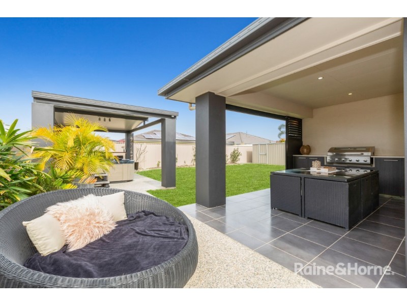 18 Toshack Place, Pottsville NSW 2489