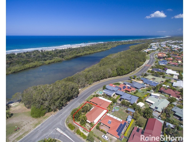 1/2 Buckingham Drive, Pottsville NSW 2489