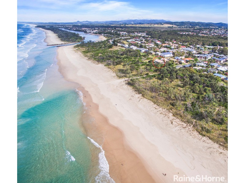 9 Surfside Crescent, Pottsville NSW 2489