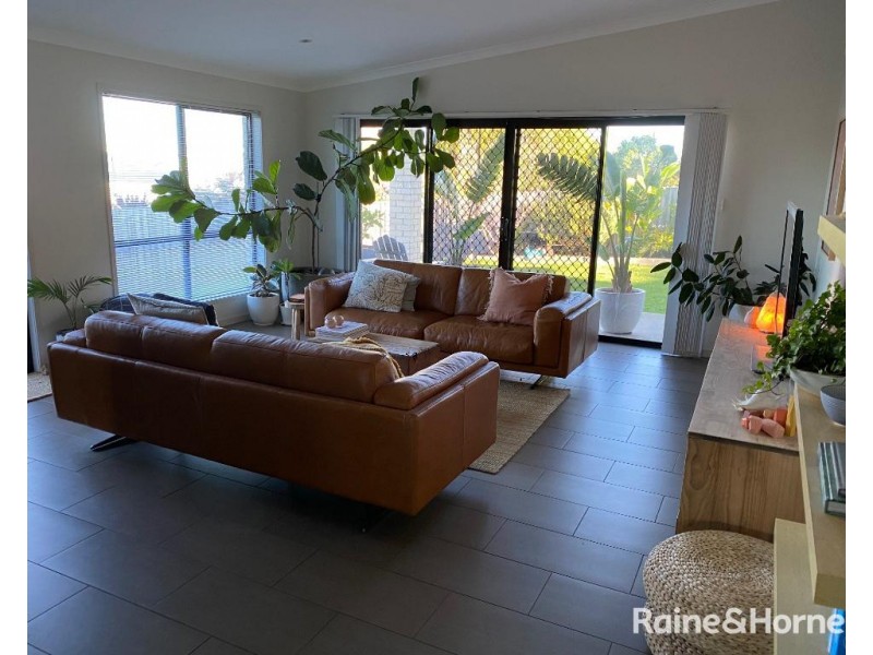 3 Woodfull Cres, Pottsville NSW 2489