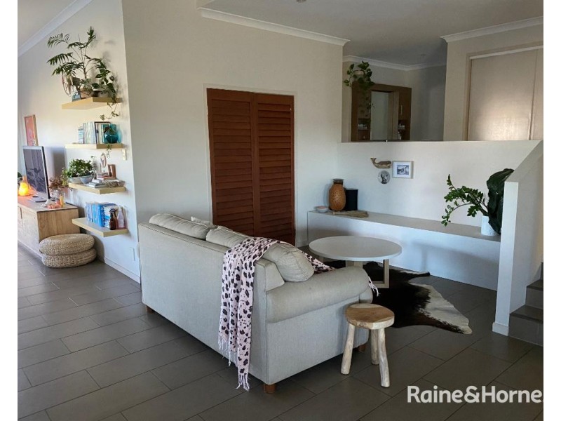 3 Woodfull Cres, Pottsville NSW 2489