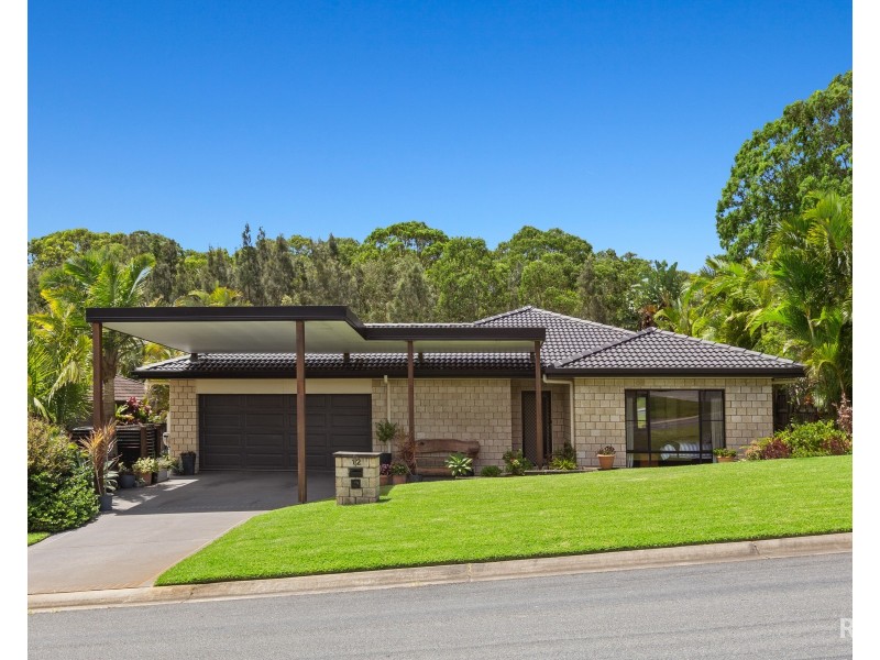 12 Woodfull Crescent, Pottsville NSW 2489
