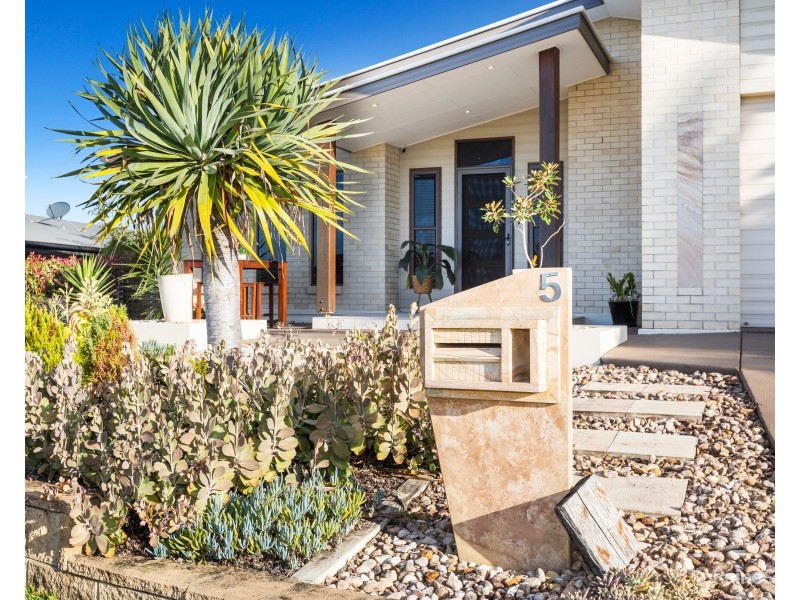 5 Woodfull Crescent, Pottsville NSW 2489