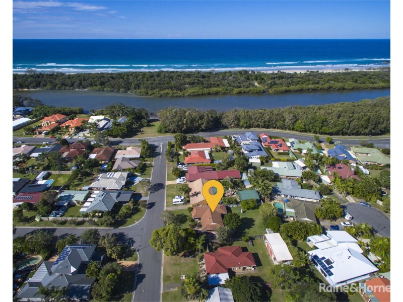 10 Buckingham Drive, Pottsville NSW 2489