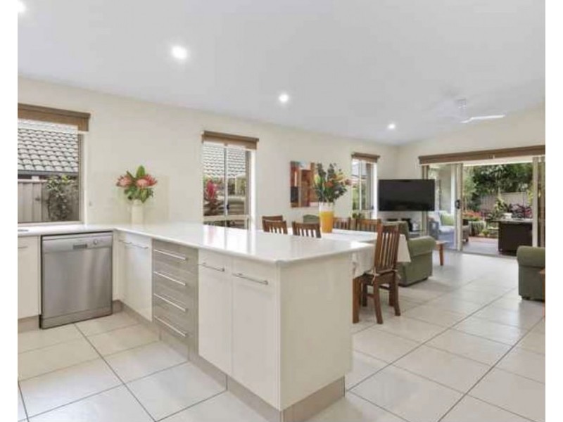 2/56 Newcastle Drive, Pottsville NSW 2489
