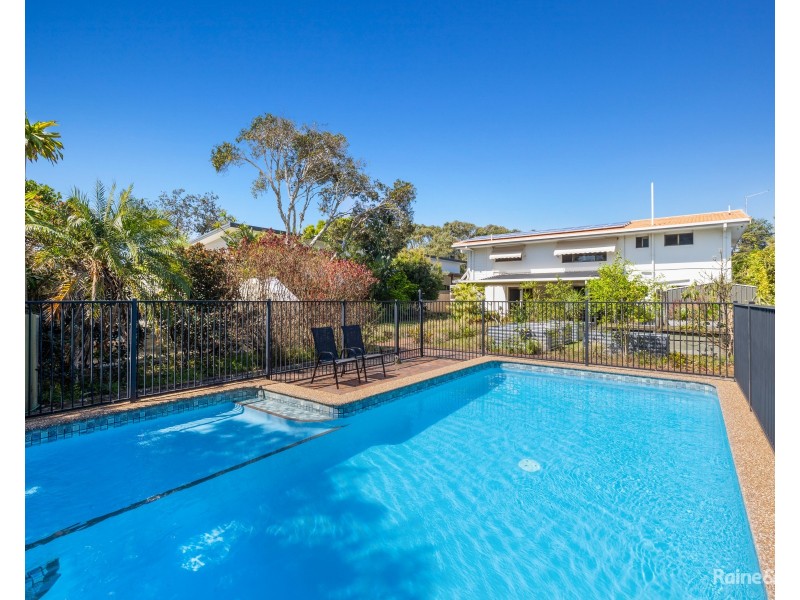 16 Surfside Crescent, Pottsville NSW 2489