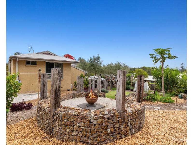 82 Newcastle Drive, Pottsville NSW 2489