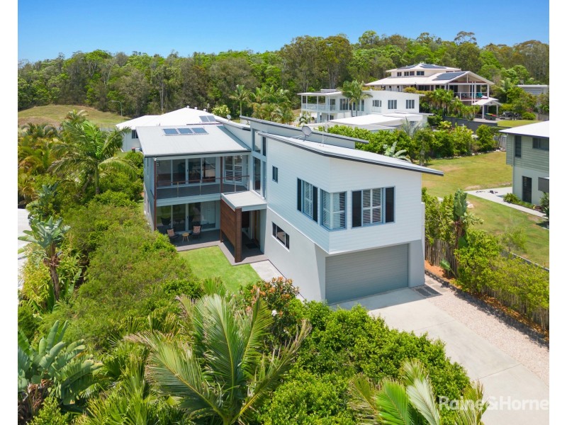 7 Woodfull Crescent, Pottsville NSW 2489