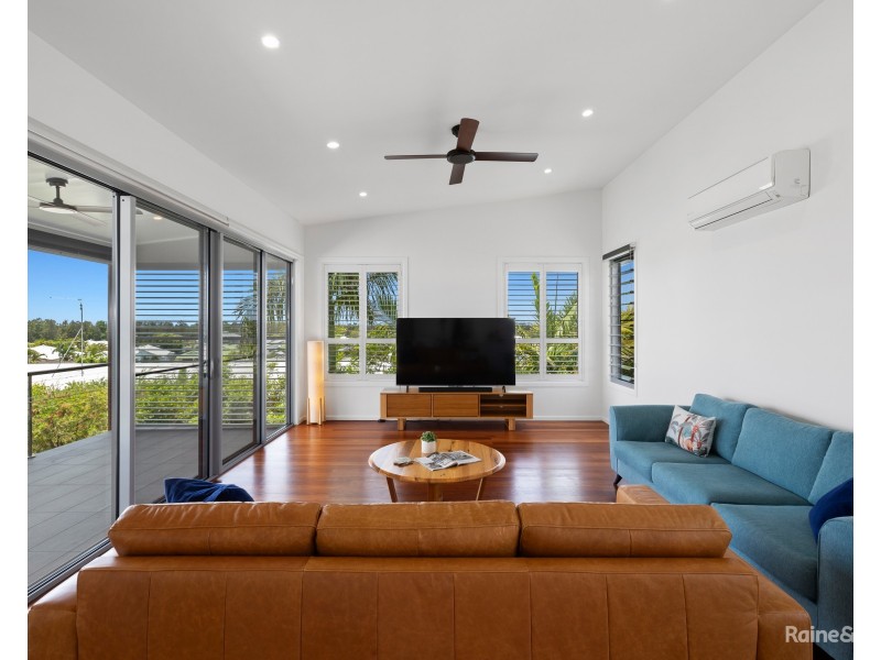 7 Woodfull Crescent, Pottsville NSW 2489