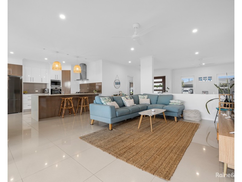 1 Woodfull Crescent, Pottsville NSW 2489