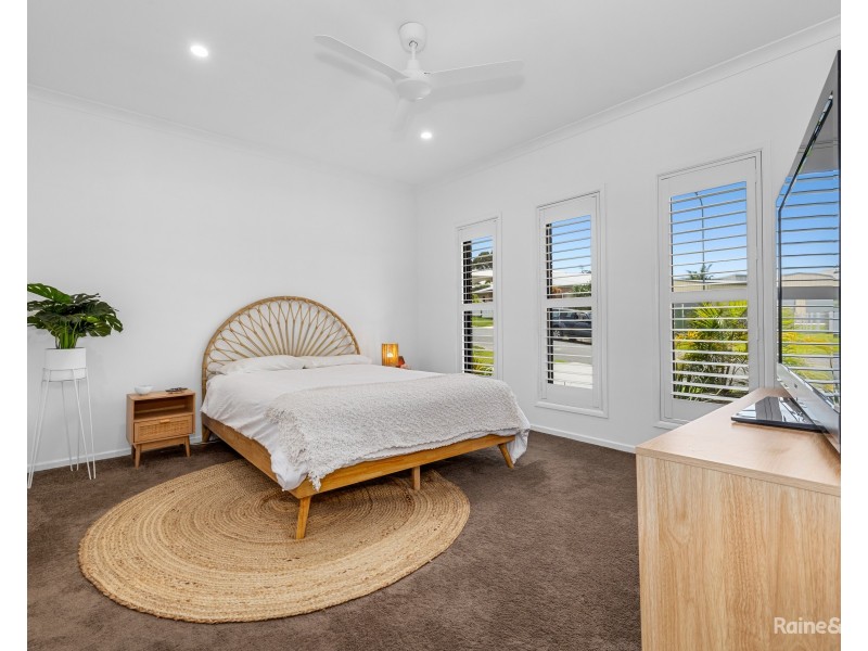 1 Woodfull Crescent, Pottsville NSW 2489