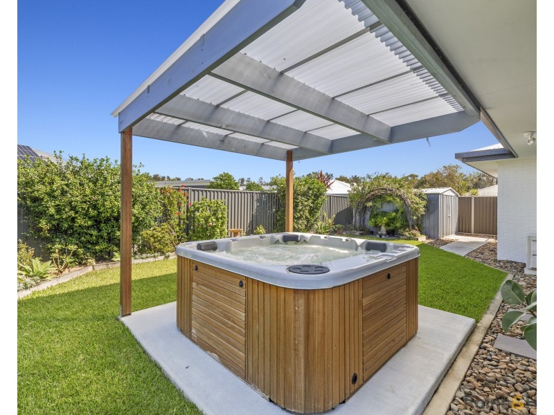 11 Lindwall Avenue, Pottsville NSW 2489