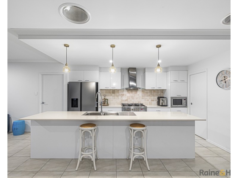 18 Toshack Place, Pottsville NSW 2489