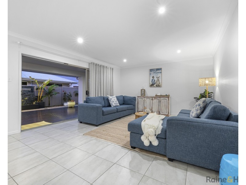 18 Toshack Place, Pottsville NSW 2489