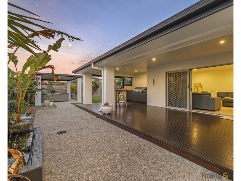 18 Toshack Place, Pottsville NSW 2489