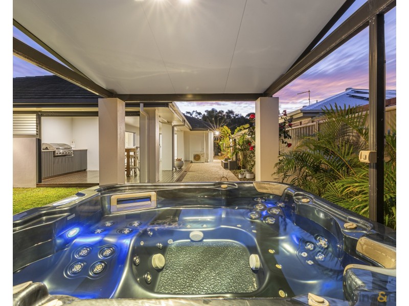 18 Toshack Place, Pottsville NSW 2489