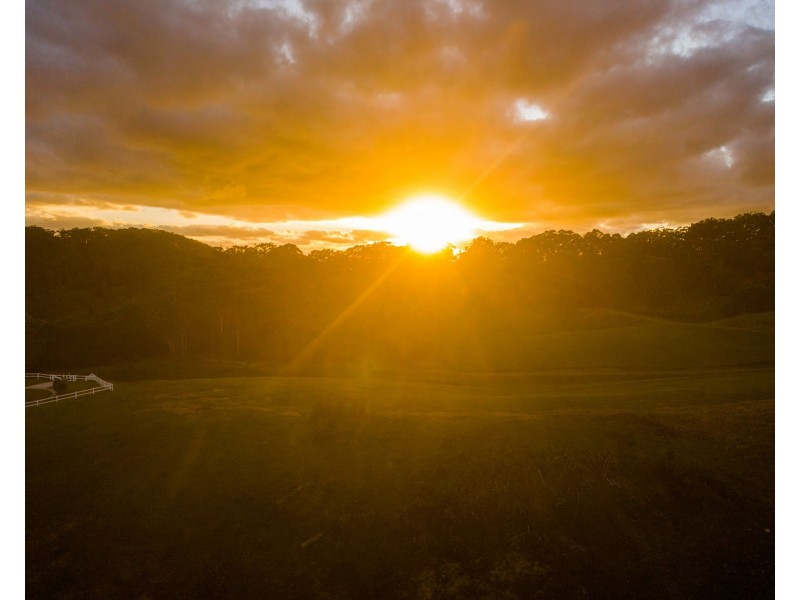 Emerald Mountain View, Tanglewood NSW 2488