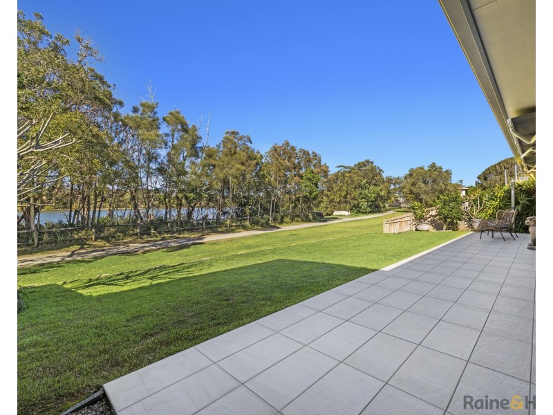 17 Overall Drive, Pottsville NSW 2489