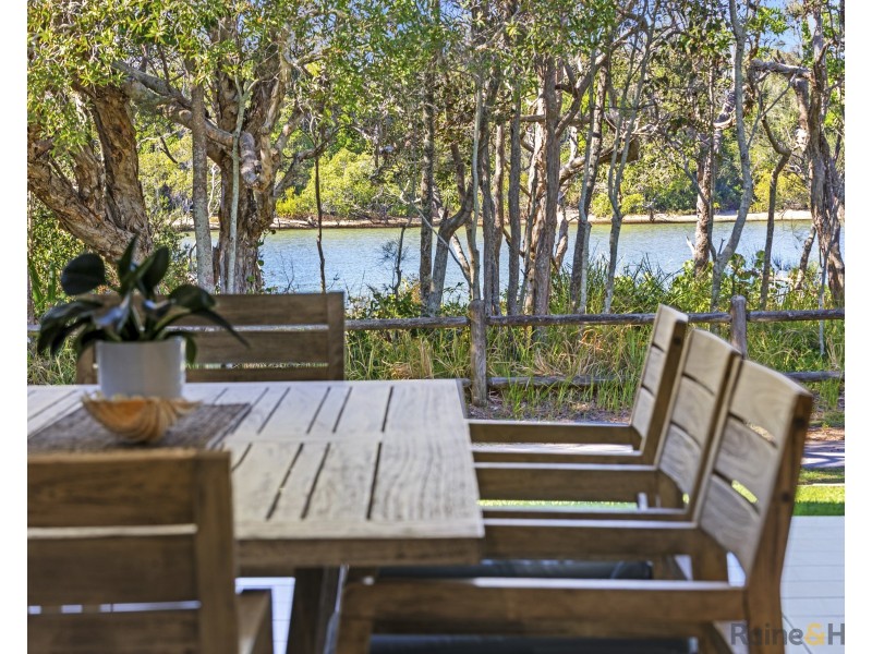 17 Overall Drive, Pottsville NSW 2489