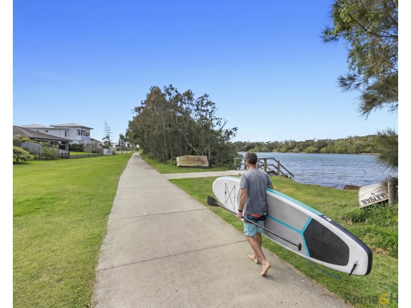 17 Overall Drive, Pottsville NSW 2489