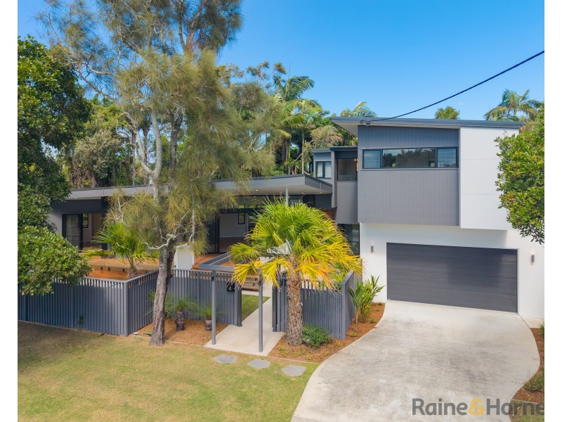 4 Creek Street, Hastings Point NSW 2489