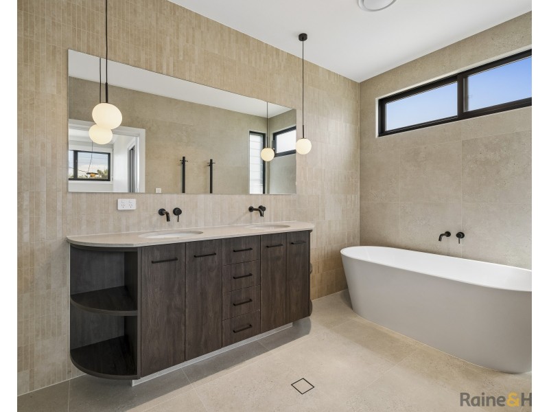 4 Creek Street, Hastings Point NSW 2489