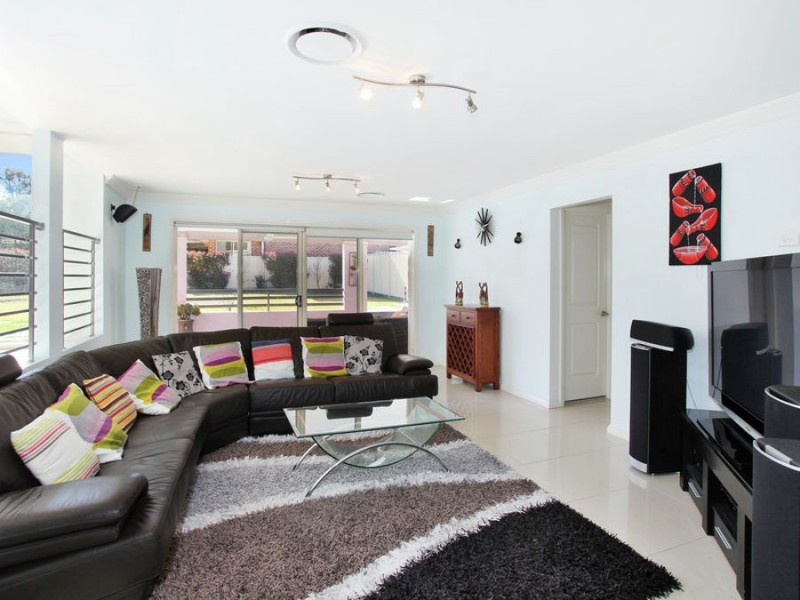 29 Heaton Ave, Claremont Meadows NSW 2747
