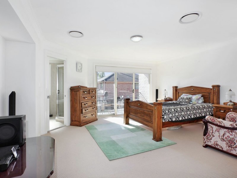 29 Heaton Ave, Claremont Meadows NSW 2747