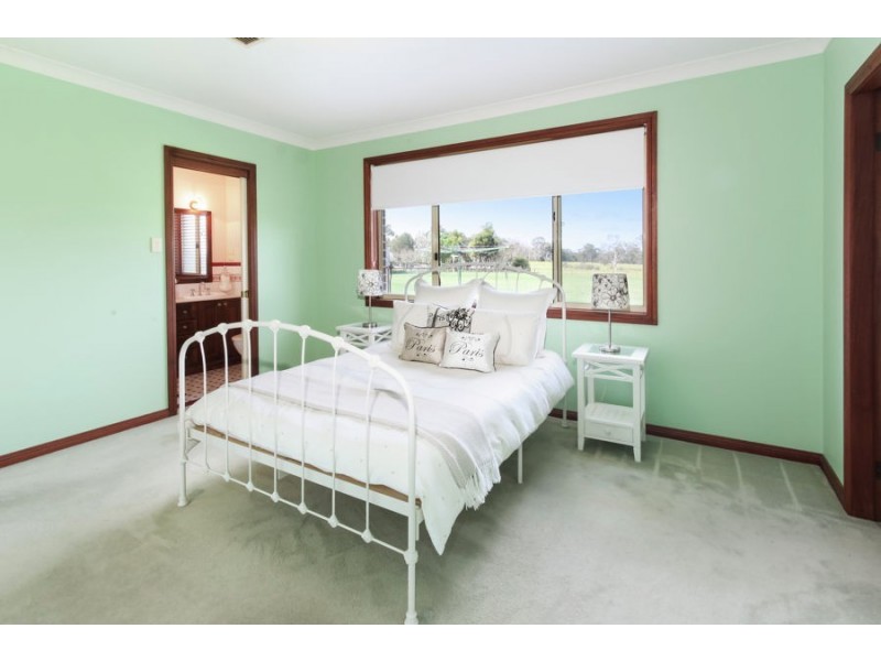 5 Traminer Grove, Orchard Hills NSW 2748