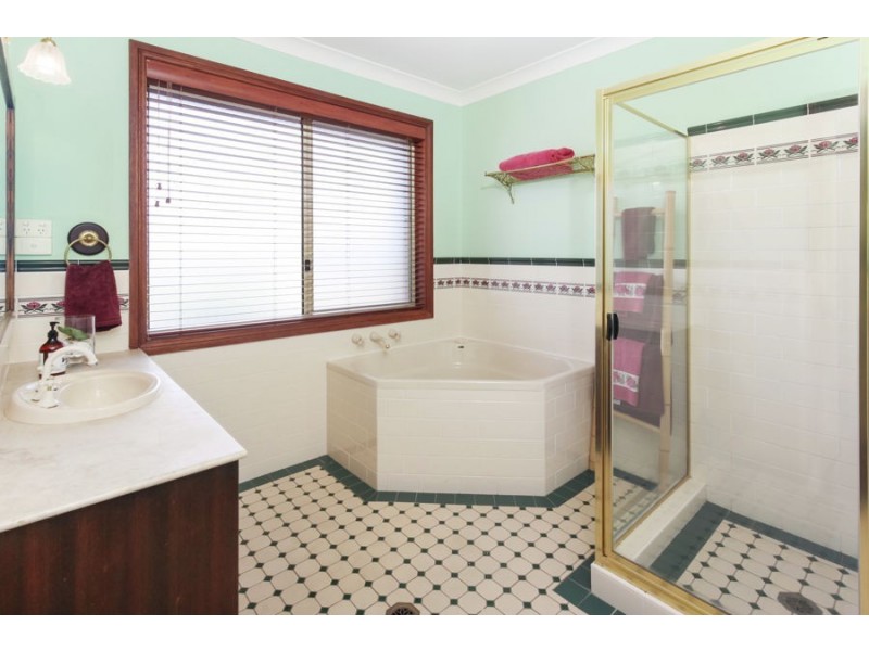 5 Traminer Grove, Orchard Hills NSW 2748