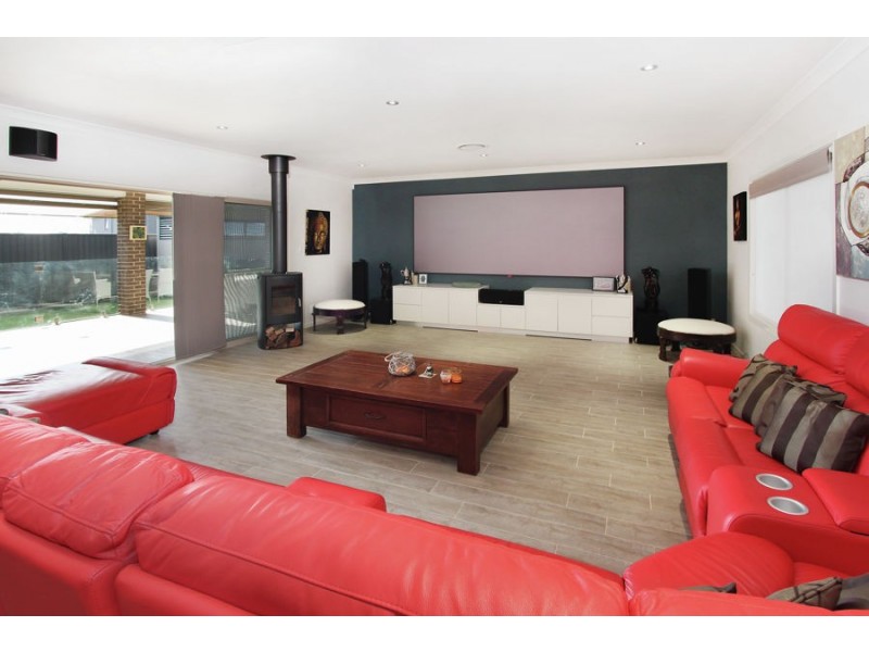 9 Senden Crescent, Colebee NSW 2761